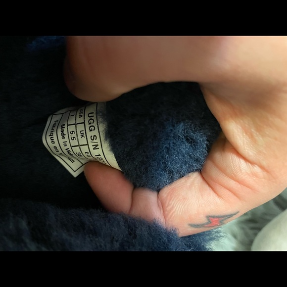 COPY - UGG boats only worn once - Picture 4 of 5